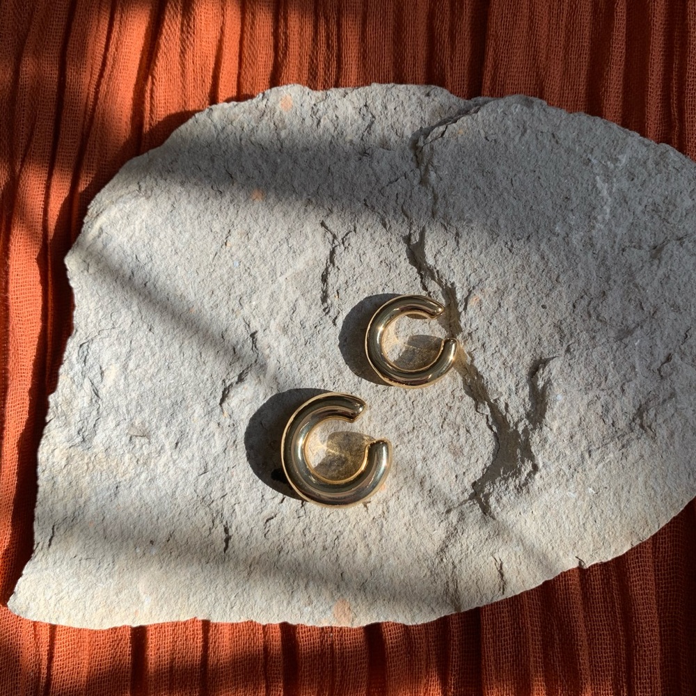 2 Gold Chunky Ear cuffs - Picture 2 of 15